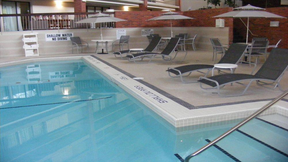 Holiday Inn Oakville Centre By Ihg Bagian luar foto