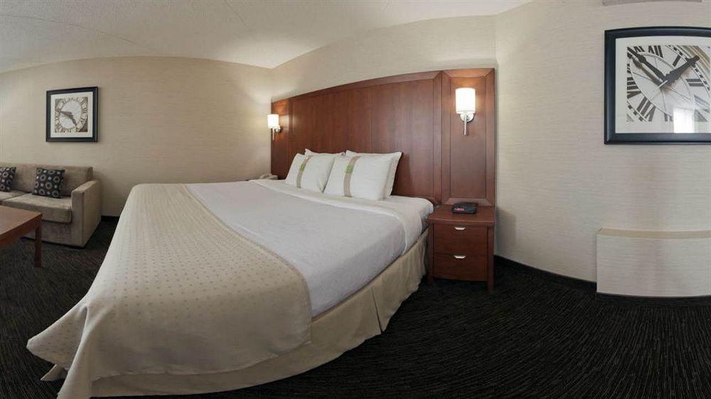 Holiday Inn Oakville Centre By Ihg Bagian luar foto