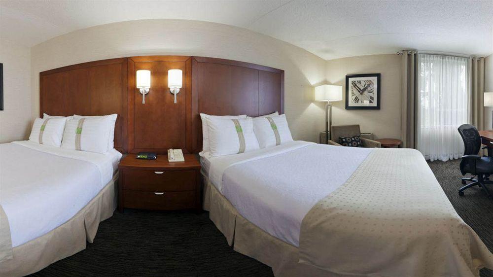 Holiday Inn Oakville Centre By Ihg Bagian luar foto