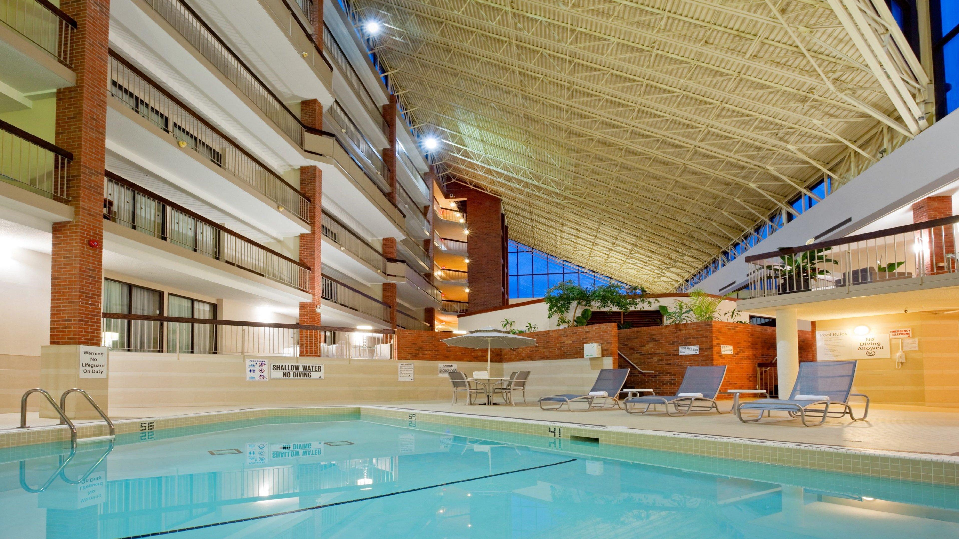 Holiday Inn Oakville Centre By Ihg Bagian luar foto