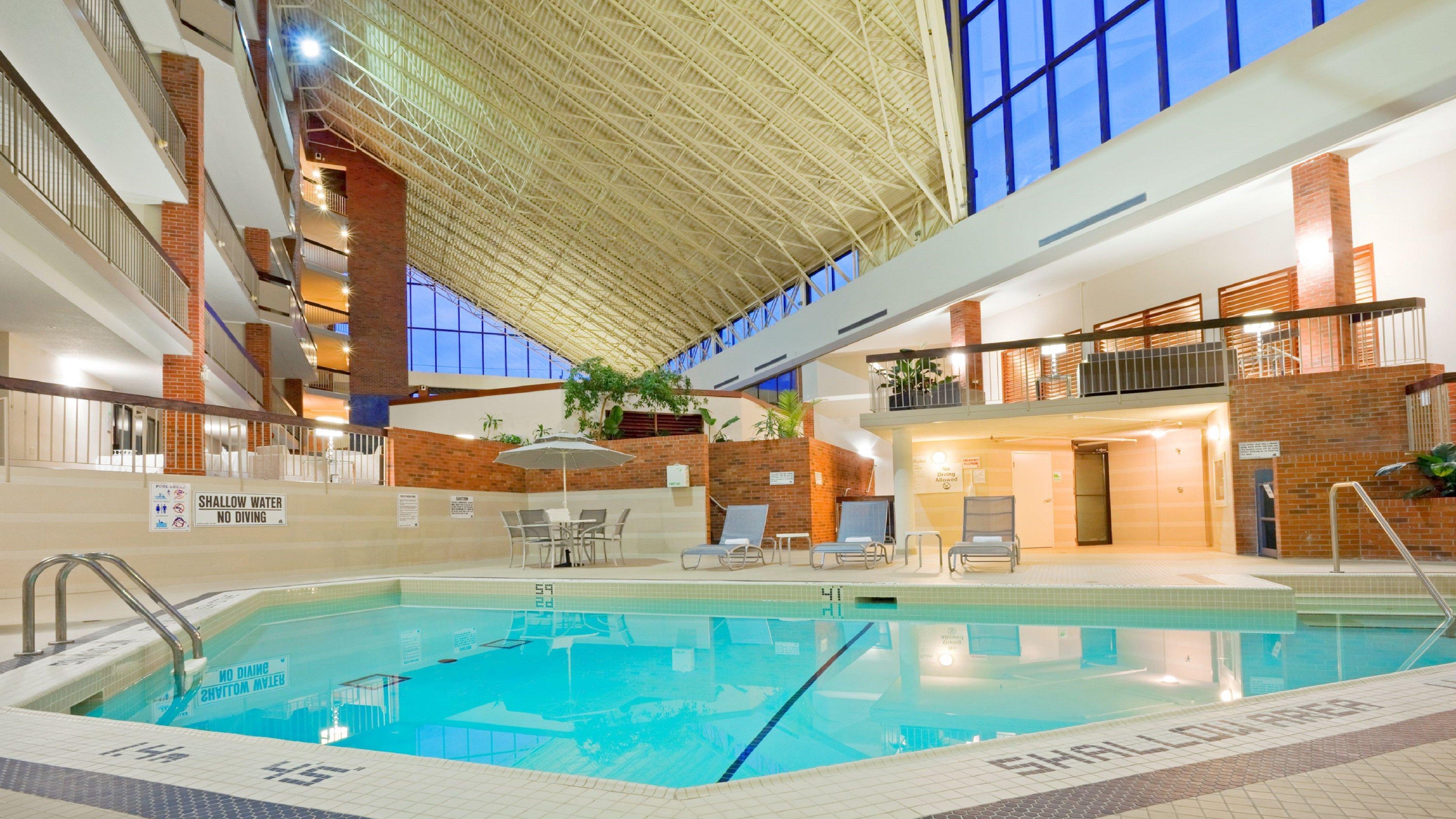 Holiday Inn Oakville Centre By Ihg Bagian luar foto