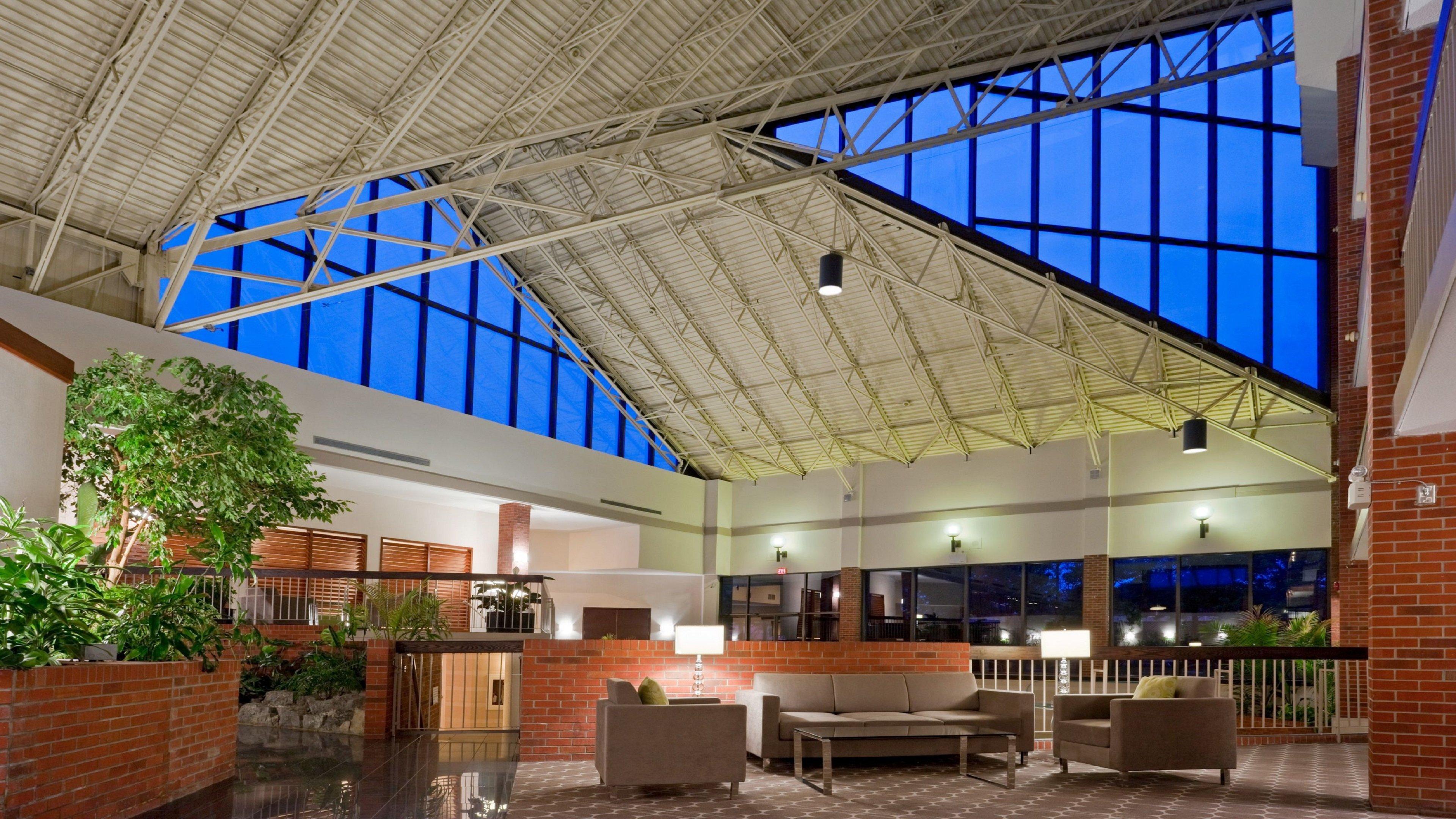 Holiday Inn Oakville Centre By Ihg Bagian luar foto