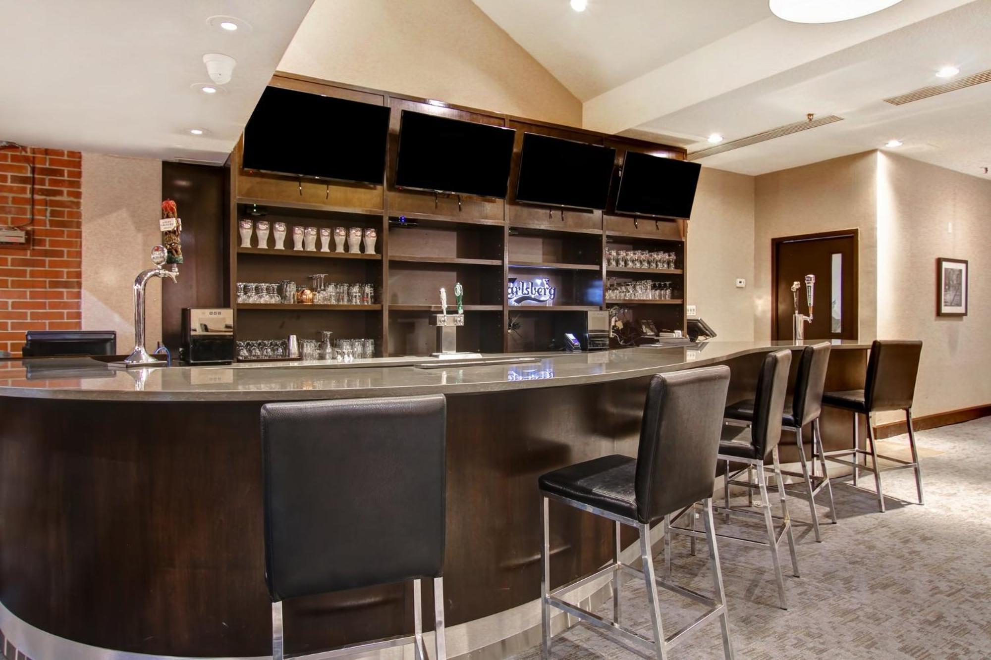 Holiday Inn Oakville Centre By Ihg Bagian luar foto