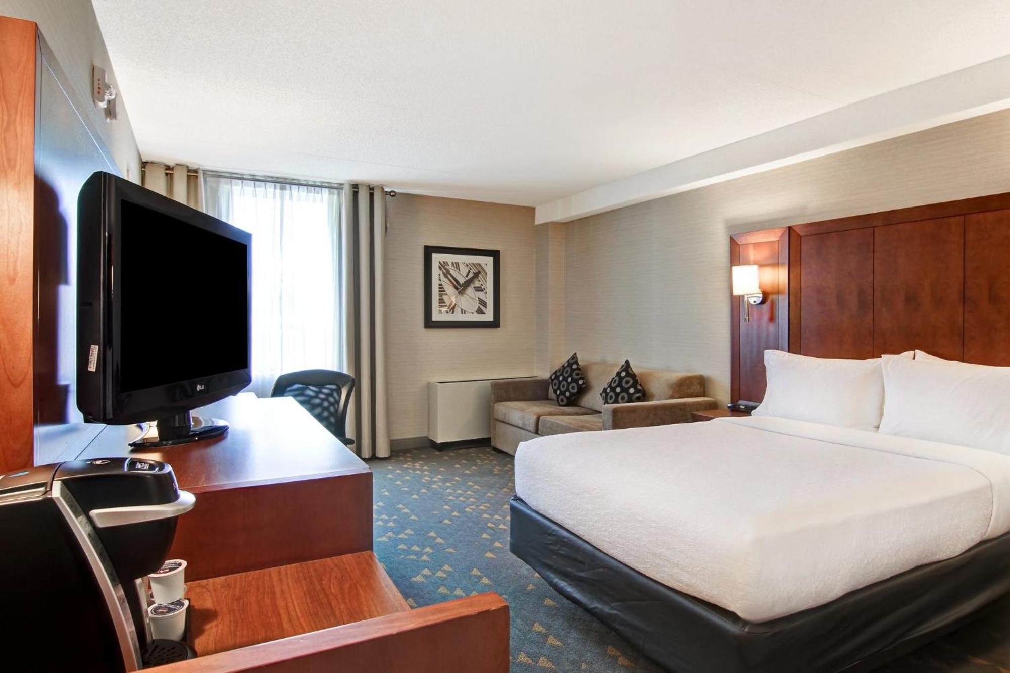 Holiday Inn Oakville Centre By Ihg Bagian luar foto