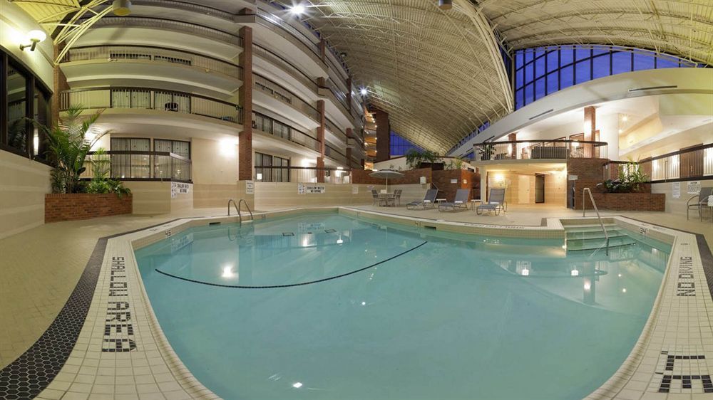 Holiday Inn Oakville Centre By Ihg Bagian luar foto