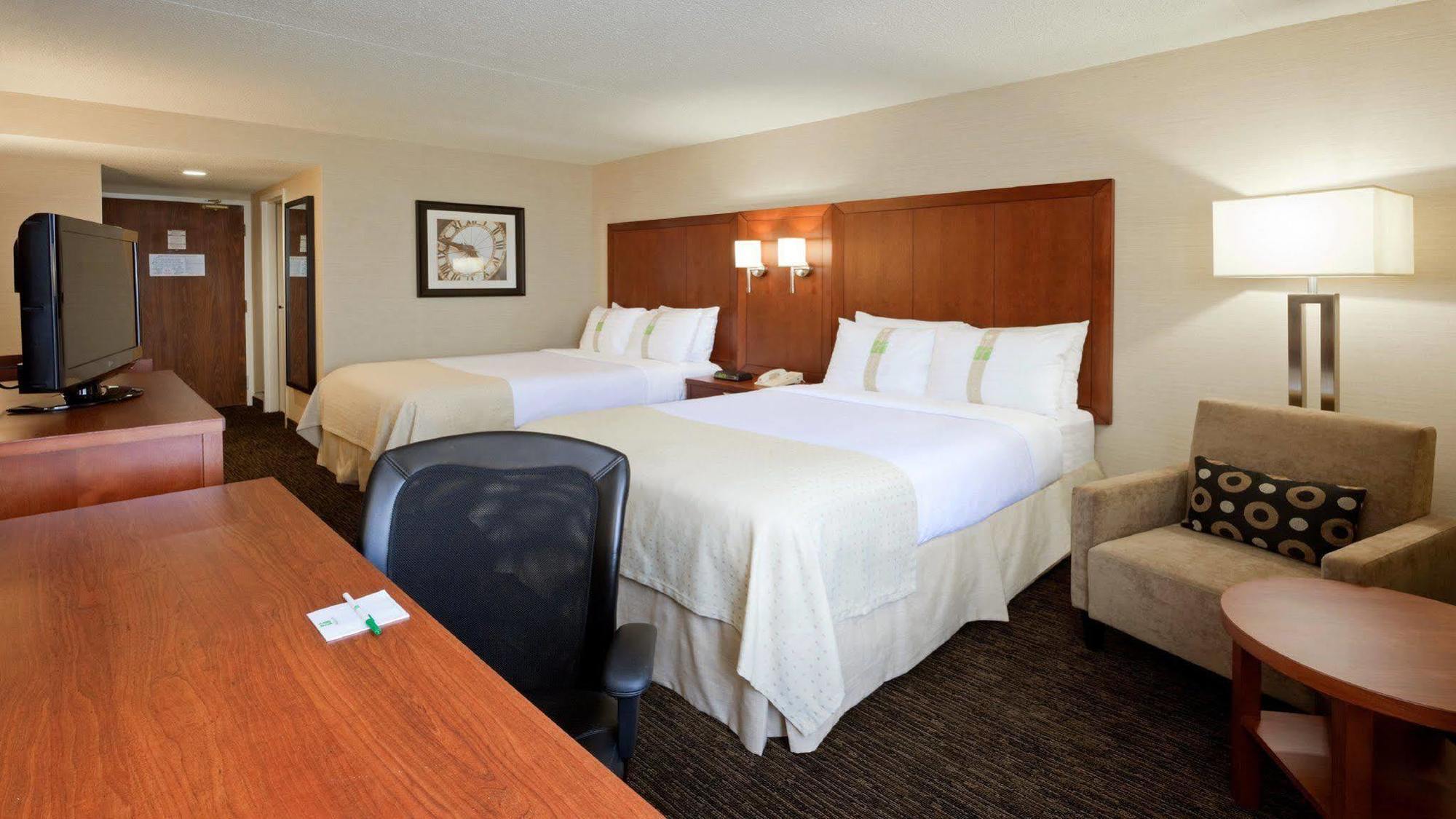 Holiday Inn Oakville Centre By Ihg Bagian luar foto