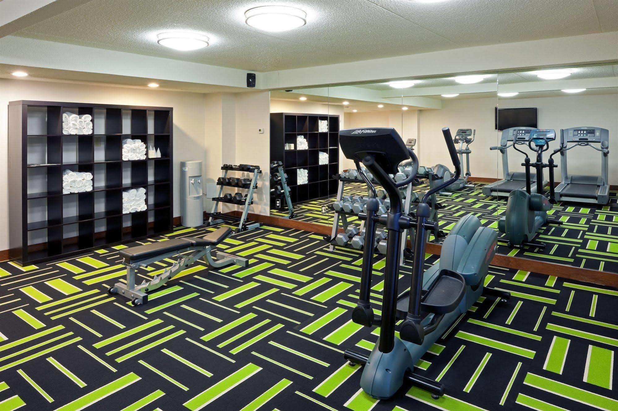 Holiday Inn Oakville Centre By Ihg Bagian luar foto
